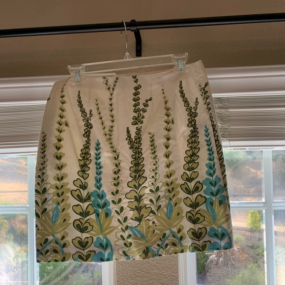 The Loft Cream floral A line skirt - Picture 2 of 7